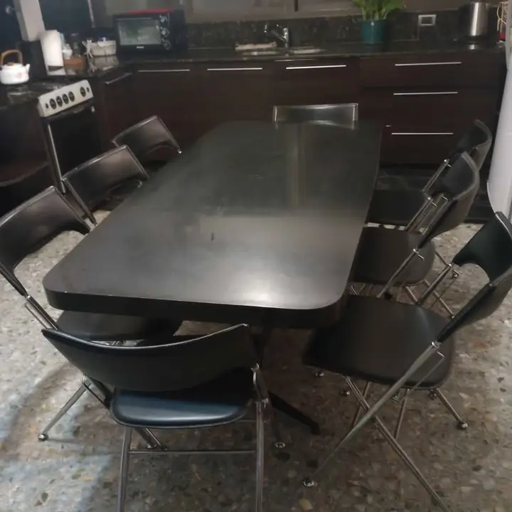 Mesa t Y 8 sillas plegables