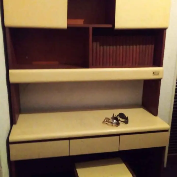 Cama de una plaza Escritorio Mesa de luz
