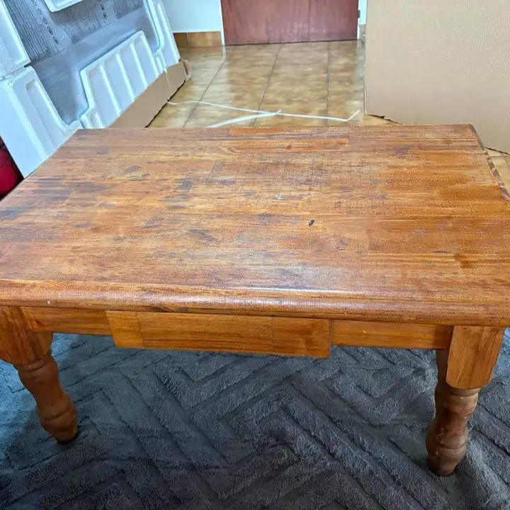 Mesa Ratona de Pino Barnizada