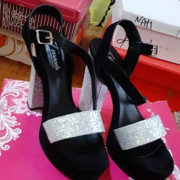 Sandalias de fiesta. Nro 39