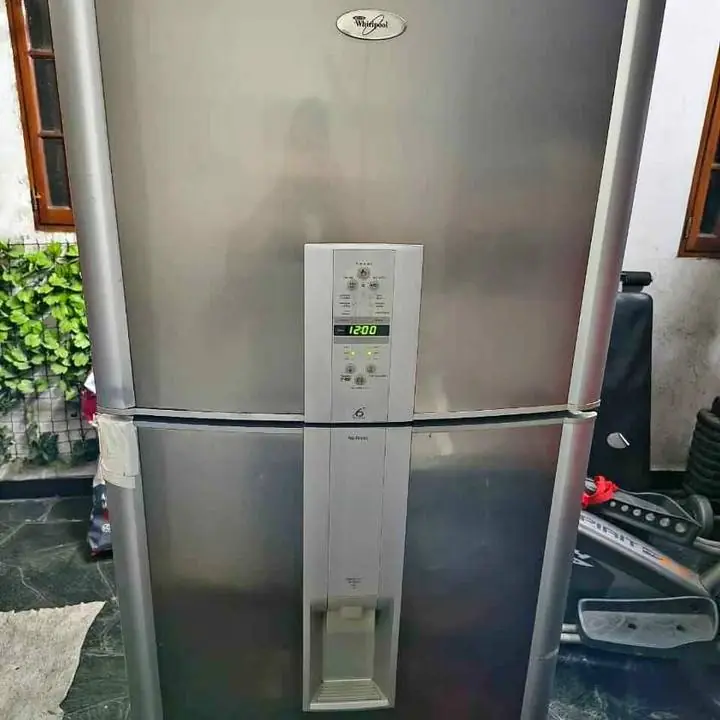 Oportunidad única! Heladera No Frost Whirlpool Acero Inoxidable con plaqueta, bandeja y motor nuevos