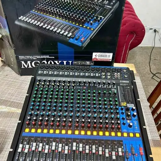 Consola yamaha mg 20xu