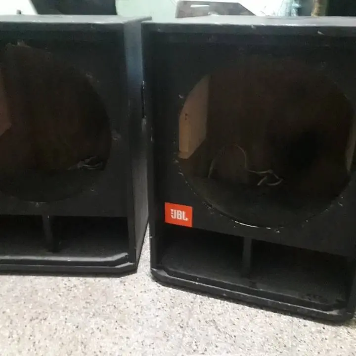 Bafles vacios 18. Fenolico con rejas sombreritos doble spekon