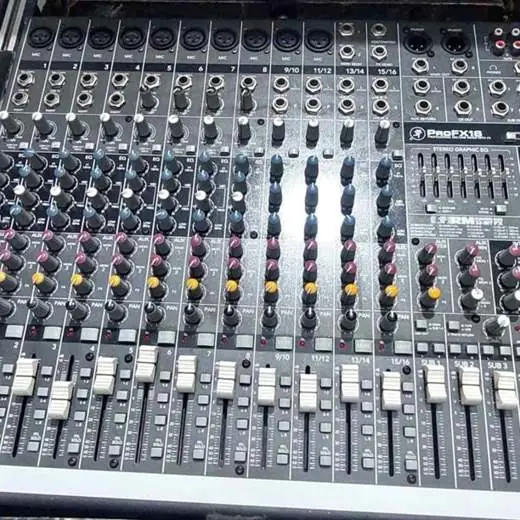 Consola mackie pro fx 16