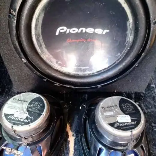 Combo subwoofer Pionner 12 400 rms. doble bobina par de parlantes Pionner 6x9.80 watts rms