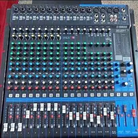 Consola yamaha Mg 20 xu