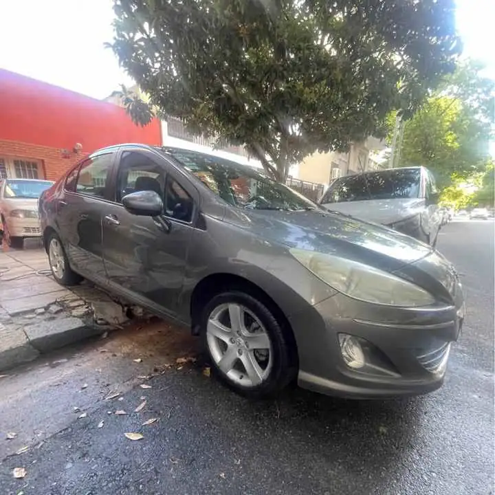 Vendo Peugeot 408 2014 real oportunidad al día listo para transferir