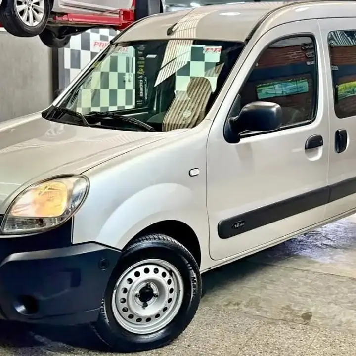 2016 Renault kangoo 1.6 doble porton 5 asientos c/gnc