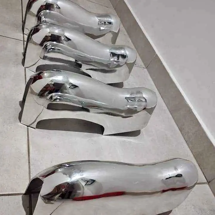 Uñas cromadas paragolpes