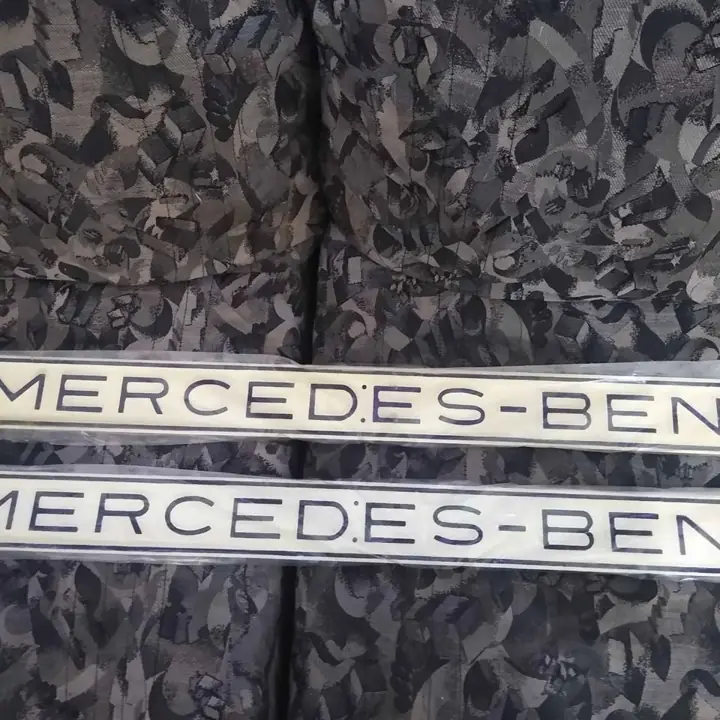 Insignia antigua Mercedes Benz de Chapa