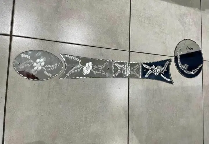 Espejos tallados tapa de cartelera nuovobus menghi