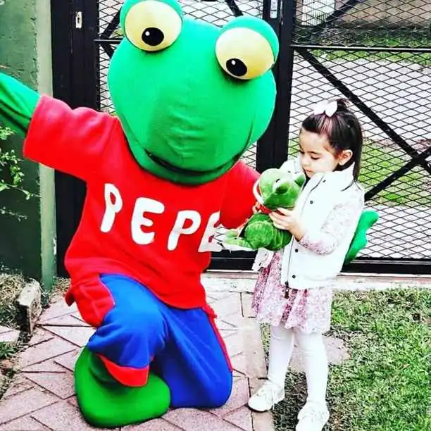Sapo Pepe entregando desayunos a domicilio