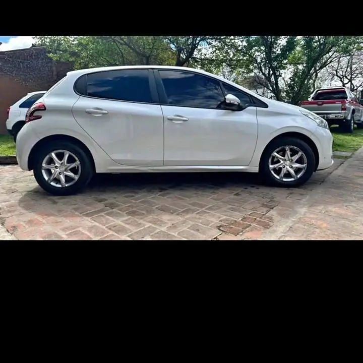 2013 Peugeot 208 allure touch 1.5
