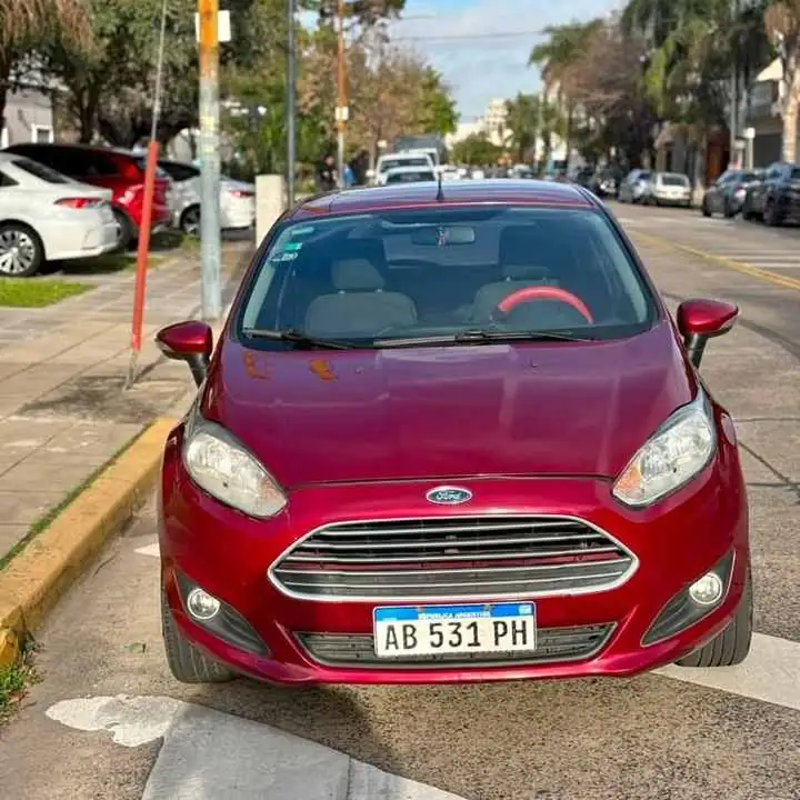 2017 Ford fiesta se 1.6 manual. nafta/gnc