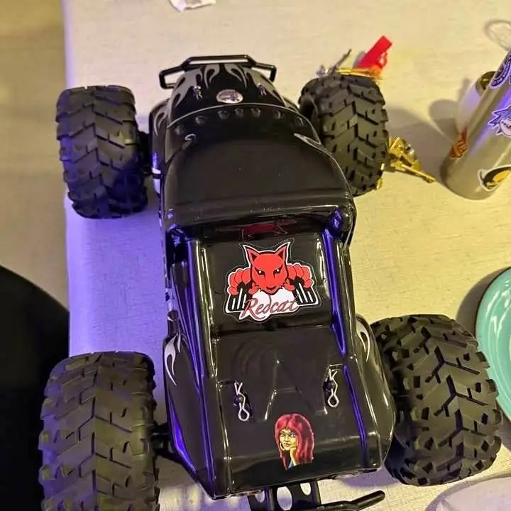 Camioneta earthquake 3.5 de escala 1/8
