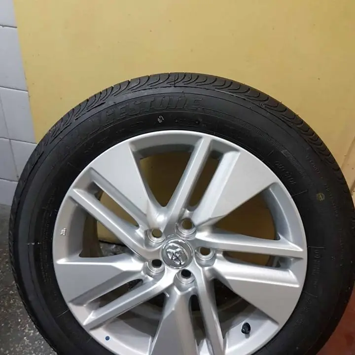 ¡Se vende! llanta R16 aleacion nueva sin rodar. original de Toyota corolla!