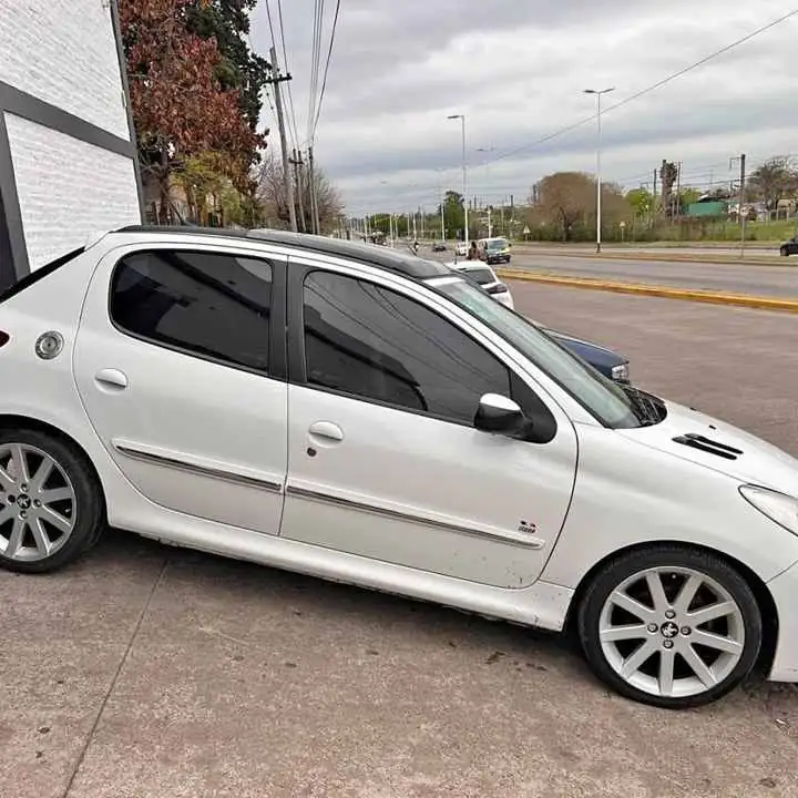 2013 Peugeot 207 feline 1.4 hdi mt