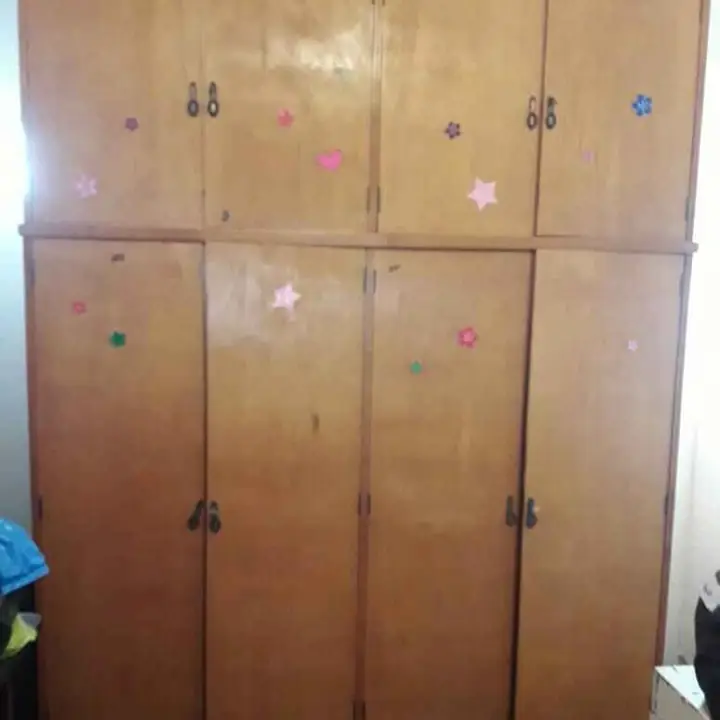 Placard de 8 puertas con cajones y estantes
