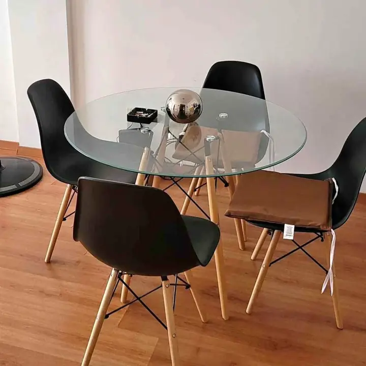 Mesa circular de vidrio + 4 sillas