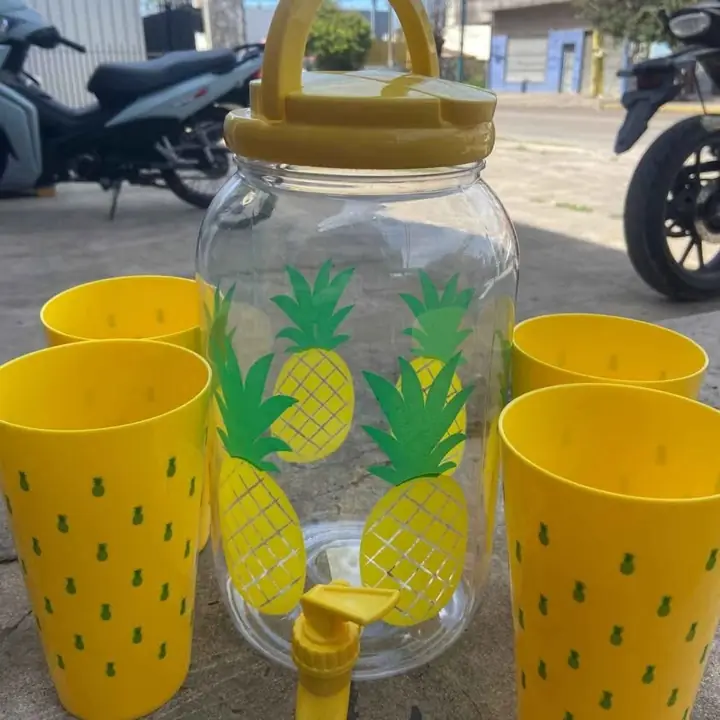 Dispensador con 4 vasos, varios colores