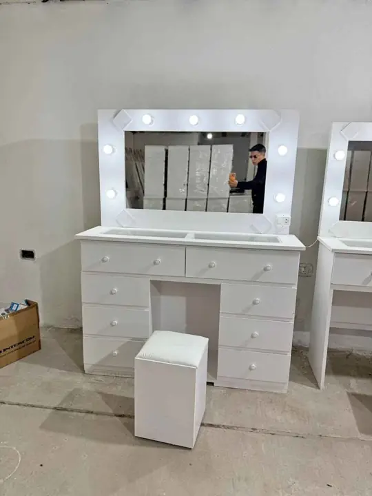 Maquillador Hollywood por Mayor y Menor