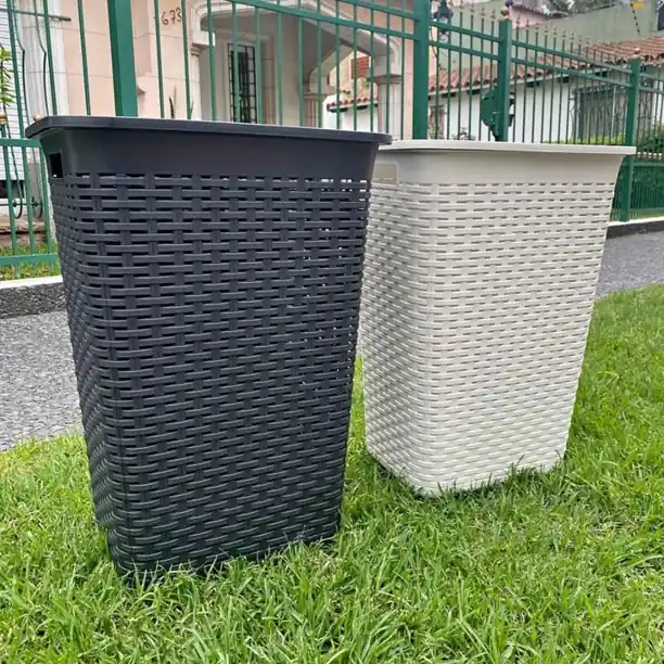 Canasto de ropa con tapa ratán