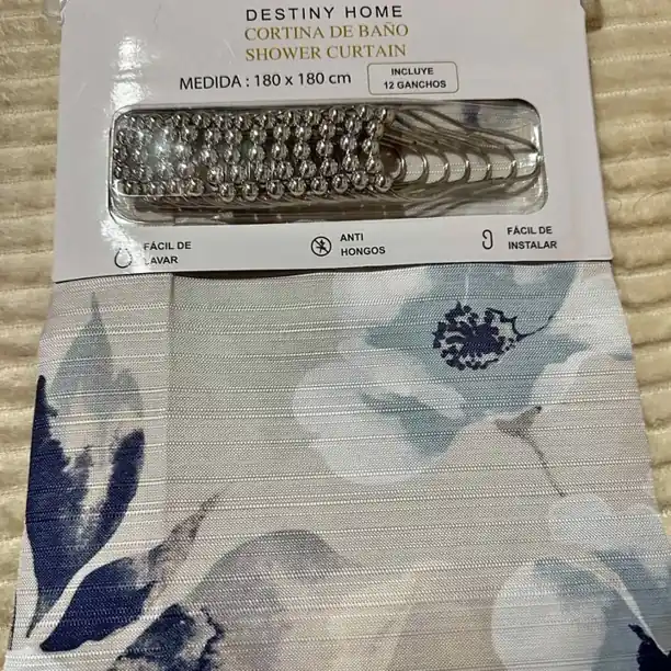 Cortina de baño de tela con ganchos de metal