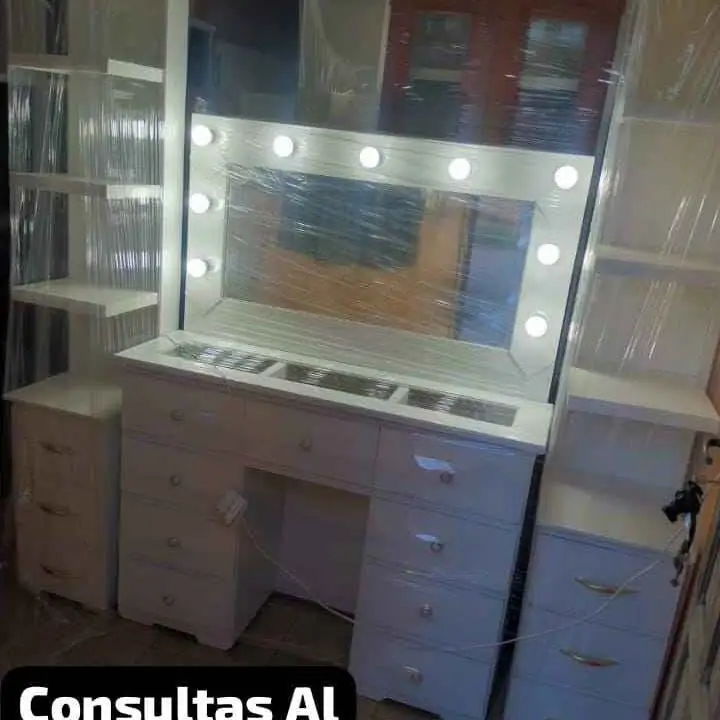 Maquillador grande con Estantes a pagar