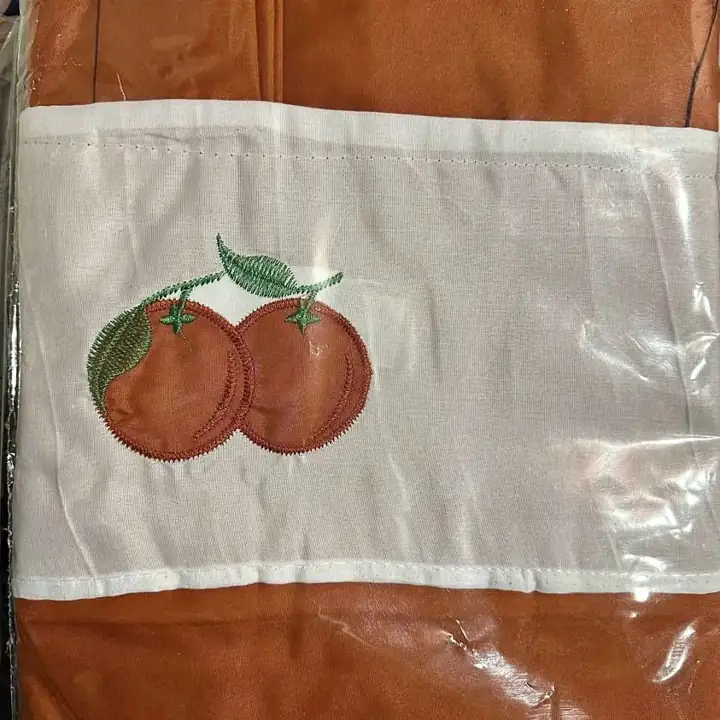 Cortina de cocina bordada