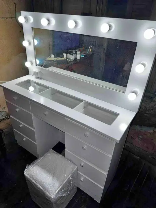 Maquillador con luces en Cuotas