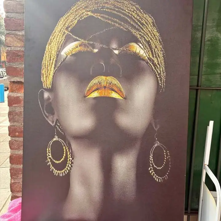 Cuadro mujer africana grande