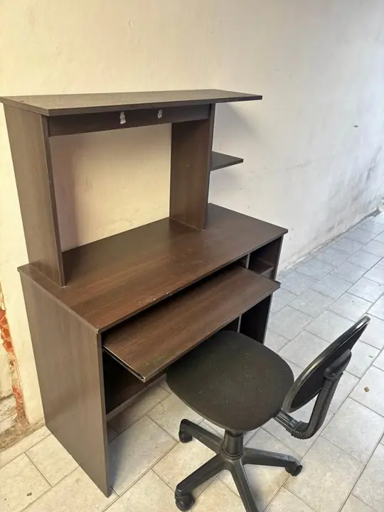 Escritorio PC con silla giratoria