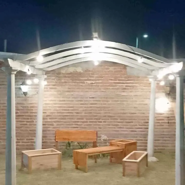 Fundición y madera. Todo decoracion. Bancos Estilo ingles, pérgolas, gazebos, maceteros, faroles