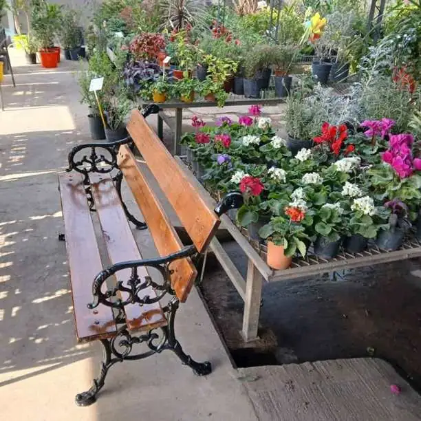 Banco plaza colonial, para exterior jardin de patas de fundición y en madera de 0,70m