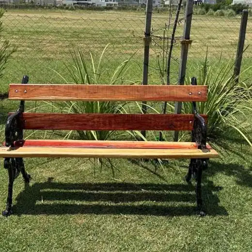 Bancos y mesas en madera dura: Quebracho, Guayabira Lapacho