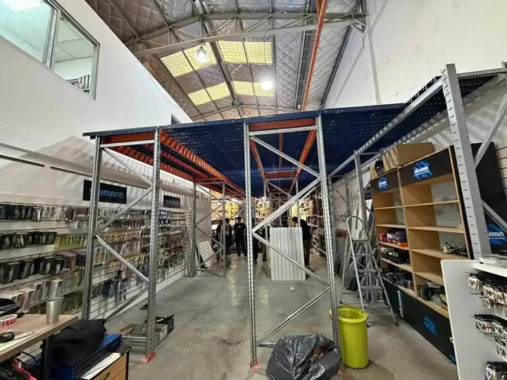 Racks con entrepiso (Optimiza el espacio)