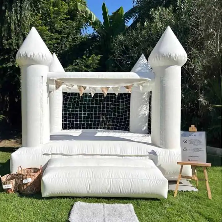 Alquiler de castillo blanco