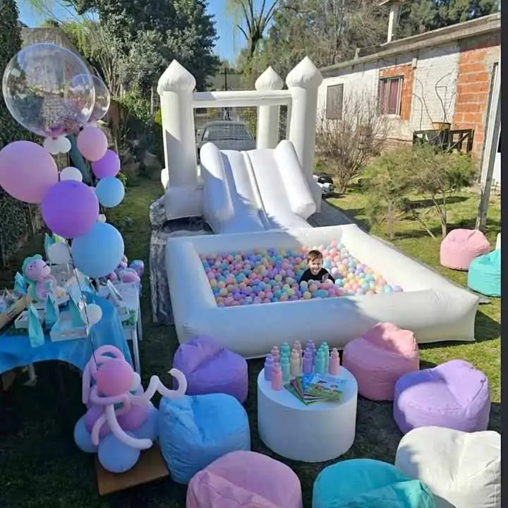 Alquiler de inflable Blanco y pelotitas