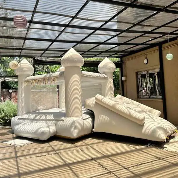 Alquiler de castillo blanco