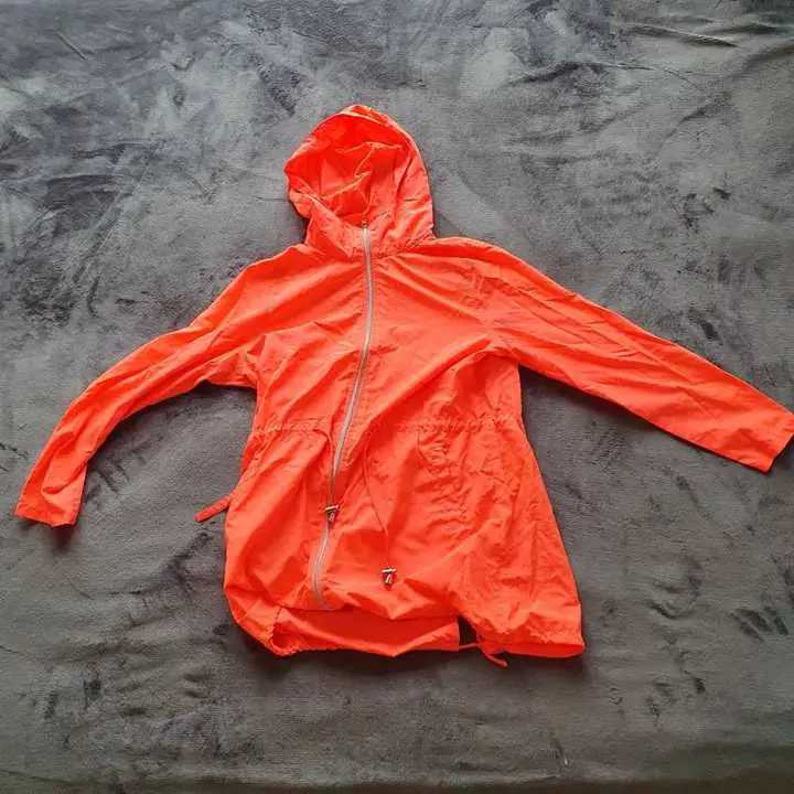 Chaqueta de viaje de mujer usada