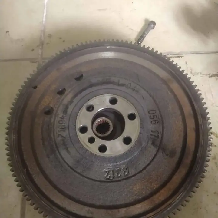 Embrague completo con volante de Peugeot 208 1.6 año 2016 muy buen estado
