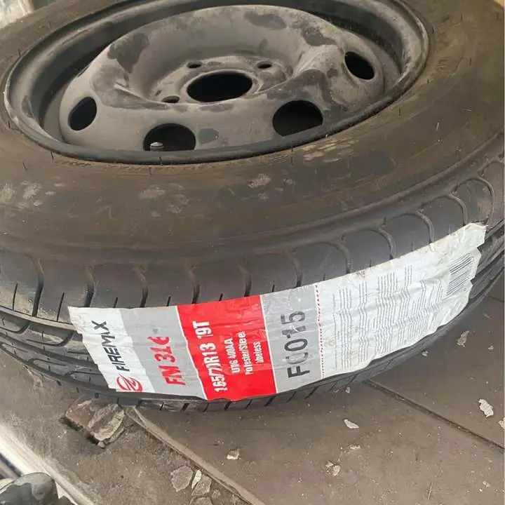 Cubierta con llanta 165/70/R13