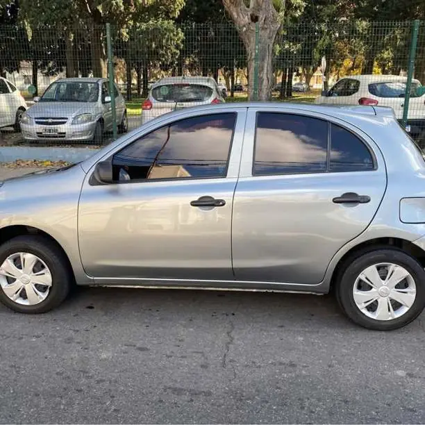 Nissan March 2019 70.000 km titular al día escucho permuta