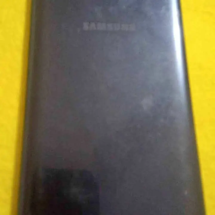 Samsung A10 tapa sin botones, cubre camara en muy buen estado