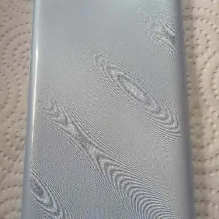 Samsung A04 tapa muy buen estado (celeste agrisado)