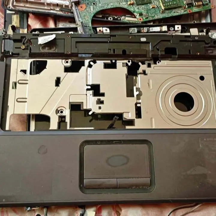 Compaq presario F700 carcasa + tapas + iPad + placa auxiliar sonido + parlantes internos