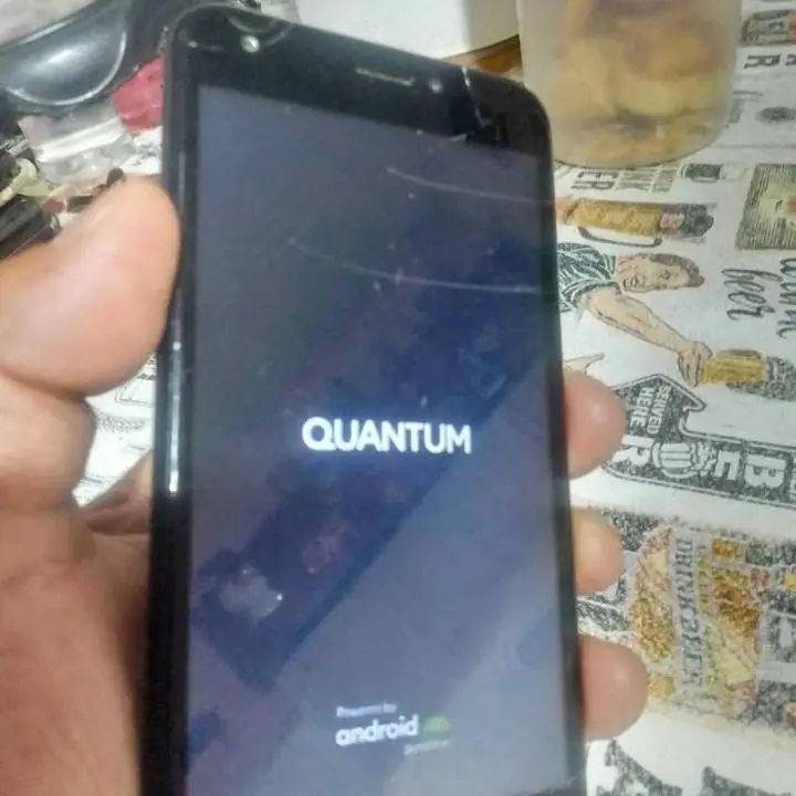 Quantum yolo sku S509N con temas de sistema (para repuestos) placa libre doble sim