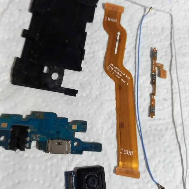 Samsung A10 ACCESORIOS (no se vende por separado)
