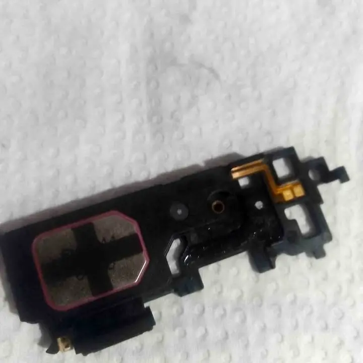 LG Q7 tapa y altavoz