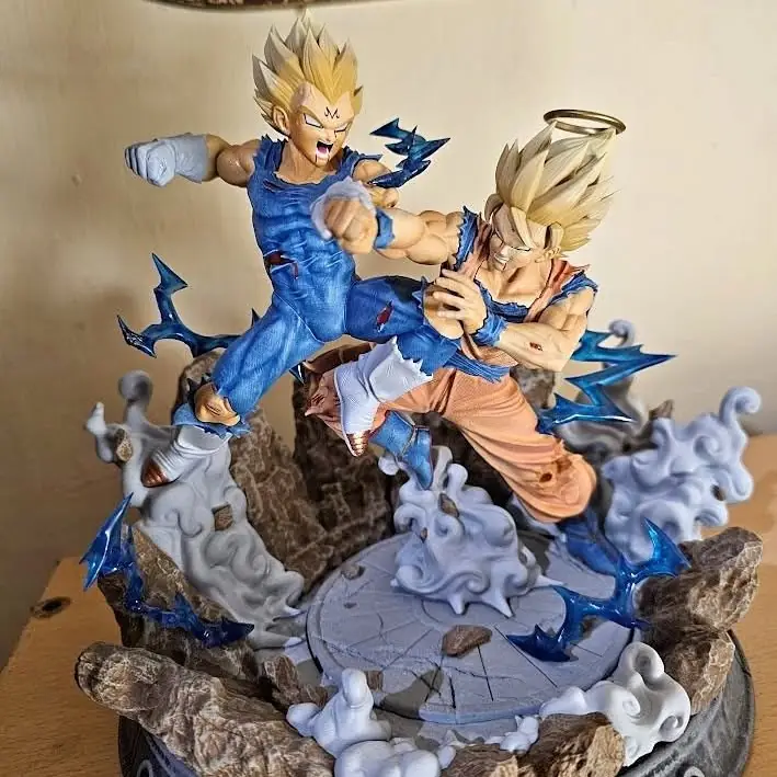 Figura Dragon Ball Z Goku vs Majin Vegeta 26CM